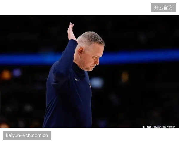 掘金队与主教练迈克·马龙达成续约协议，新合同将持续到2026-27赛季。